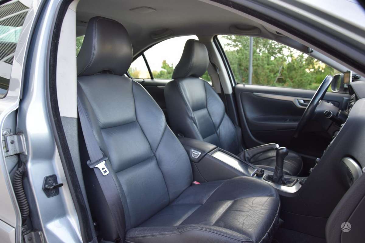 Volvo S60, 2.4 l., Седан