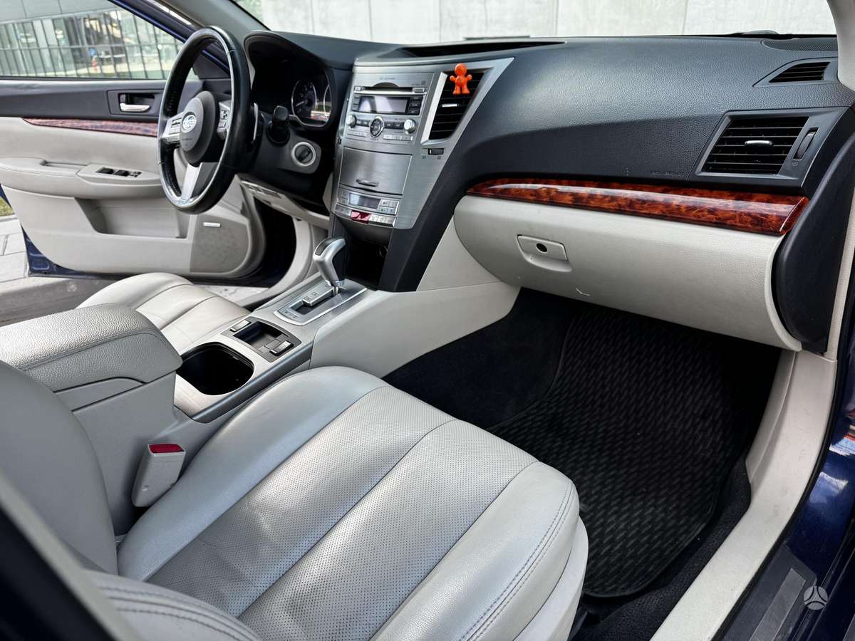 Subaru Legacy - 12