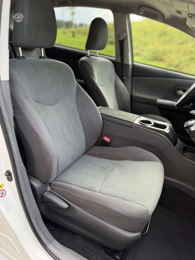 Toyota Prius+ - 12