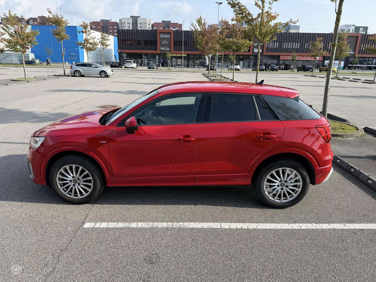 Audi Q2, 1.6 l., hatchback