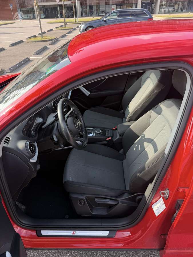 Audi Q2, 1.6 l., hatchback