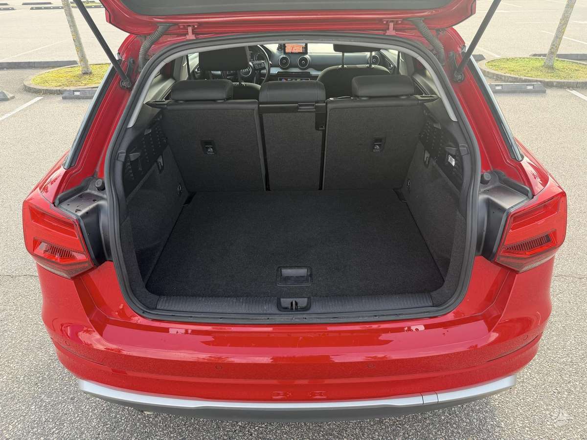 Audi Q2, 1.6 l., hatchback