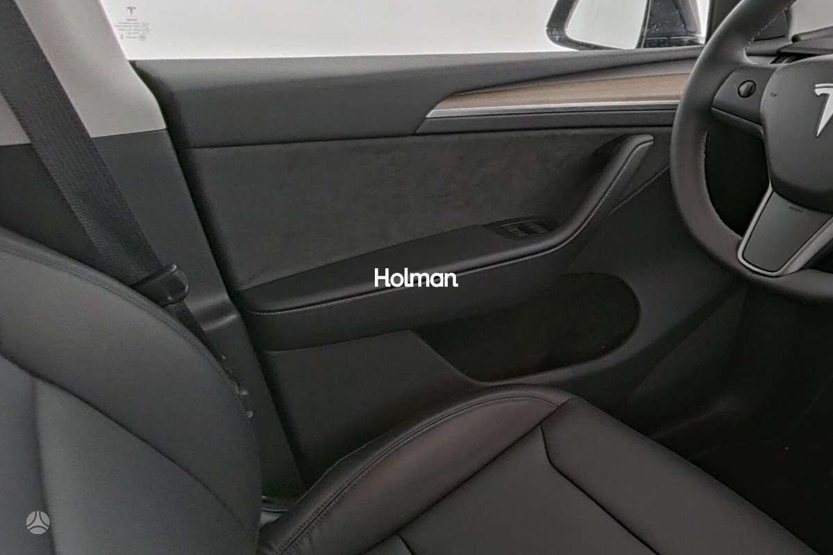 Tesla Model Y - 9