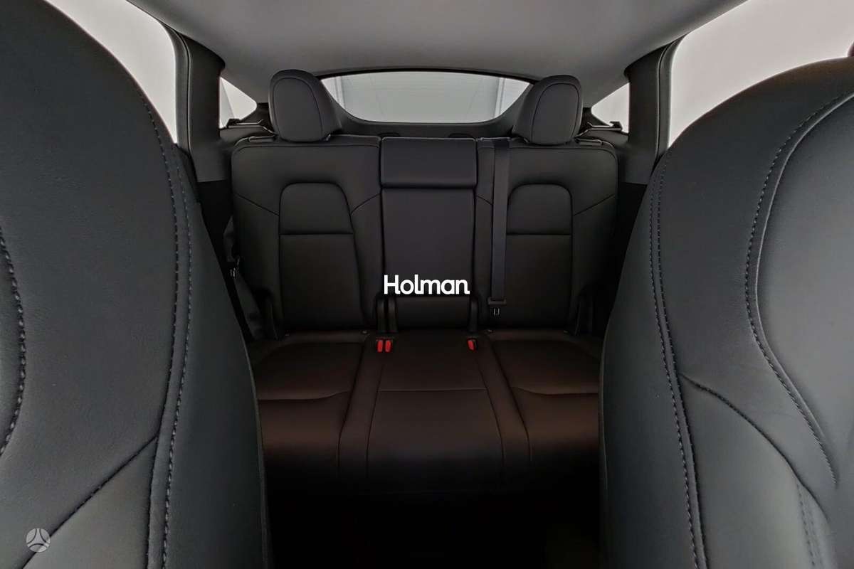 Tesla Model Y - 10