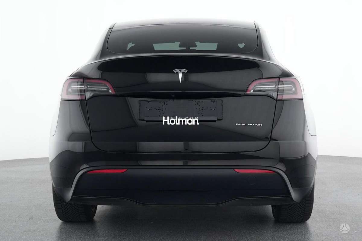Tesla Model Y - 5