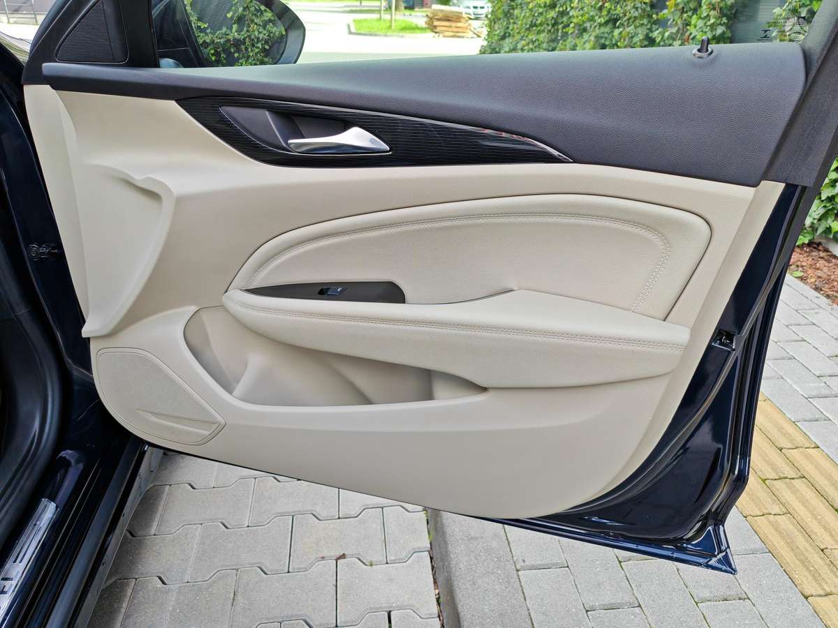 Opel Insignia, 2.0 l., Хэтчбек
