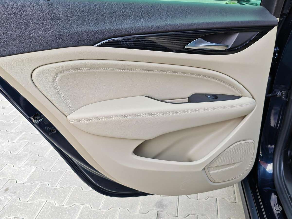 Opel Insignia, 2.0 l., Хэтчбек
