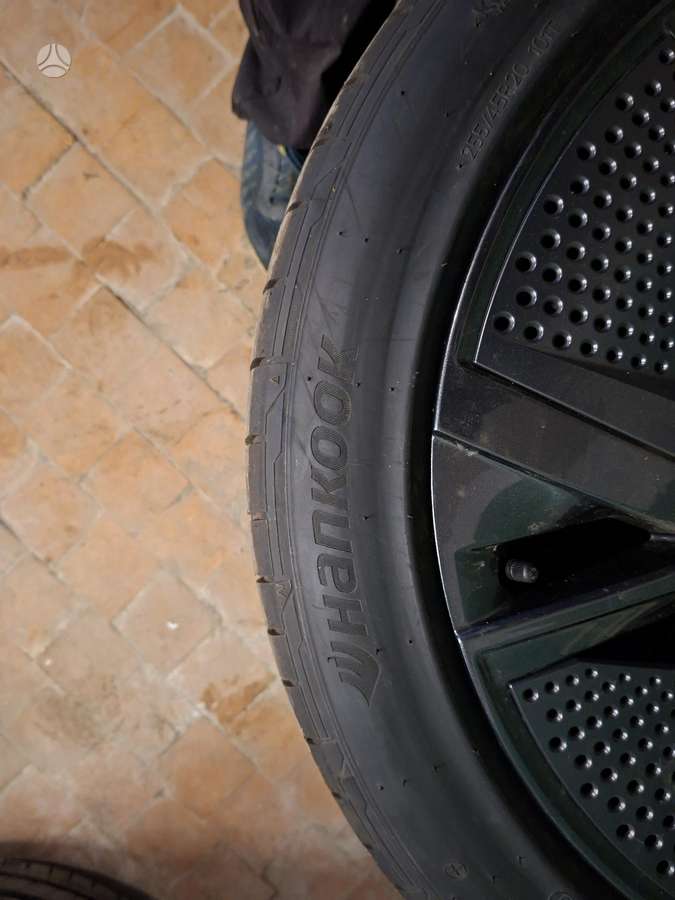 Hankook R20 255/45, летние 235/45 R20