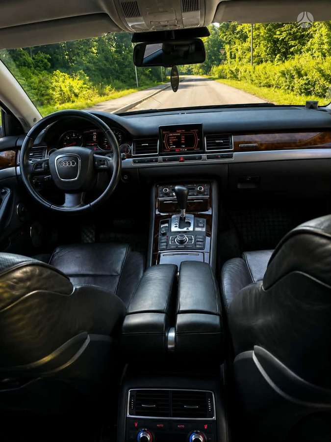 Audi A8, 4.1 l., Седан