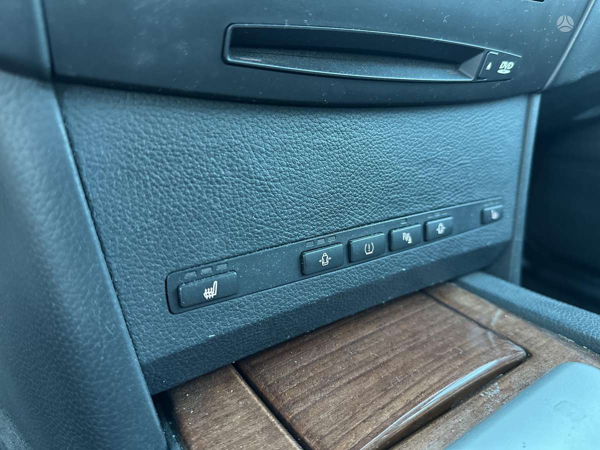 BMW M5, Седан