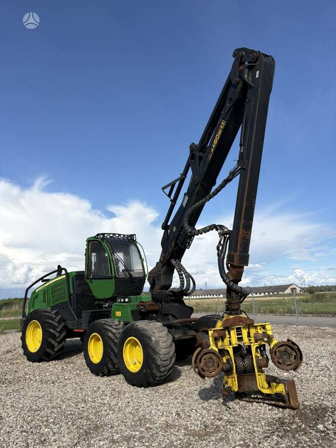 John Deere 1270E, harvesters