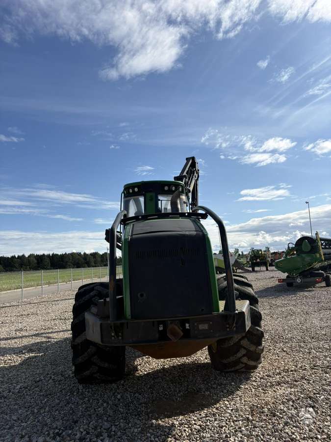 John Deere 1270E, harvesters