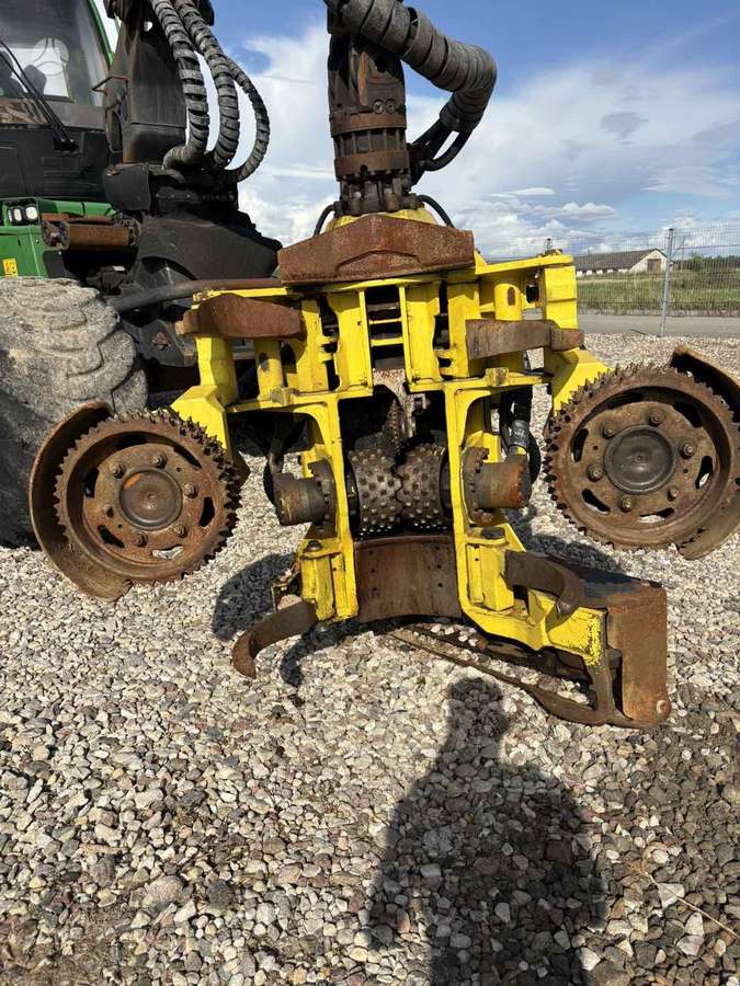 John Deere 1270E, harvesters