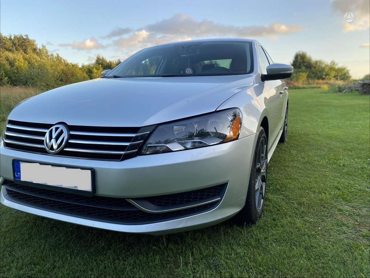 Volkswagen Passat - 1