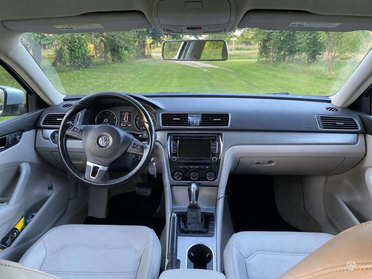 Volkswagen Passat - 11