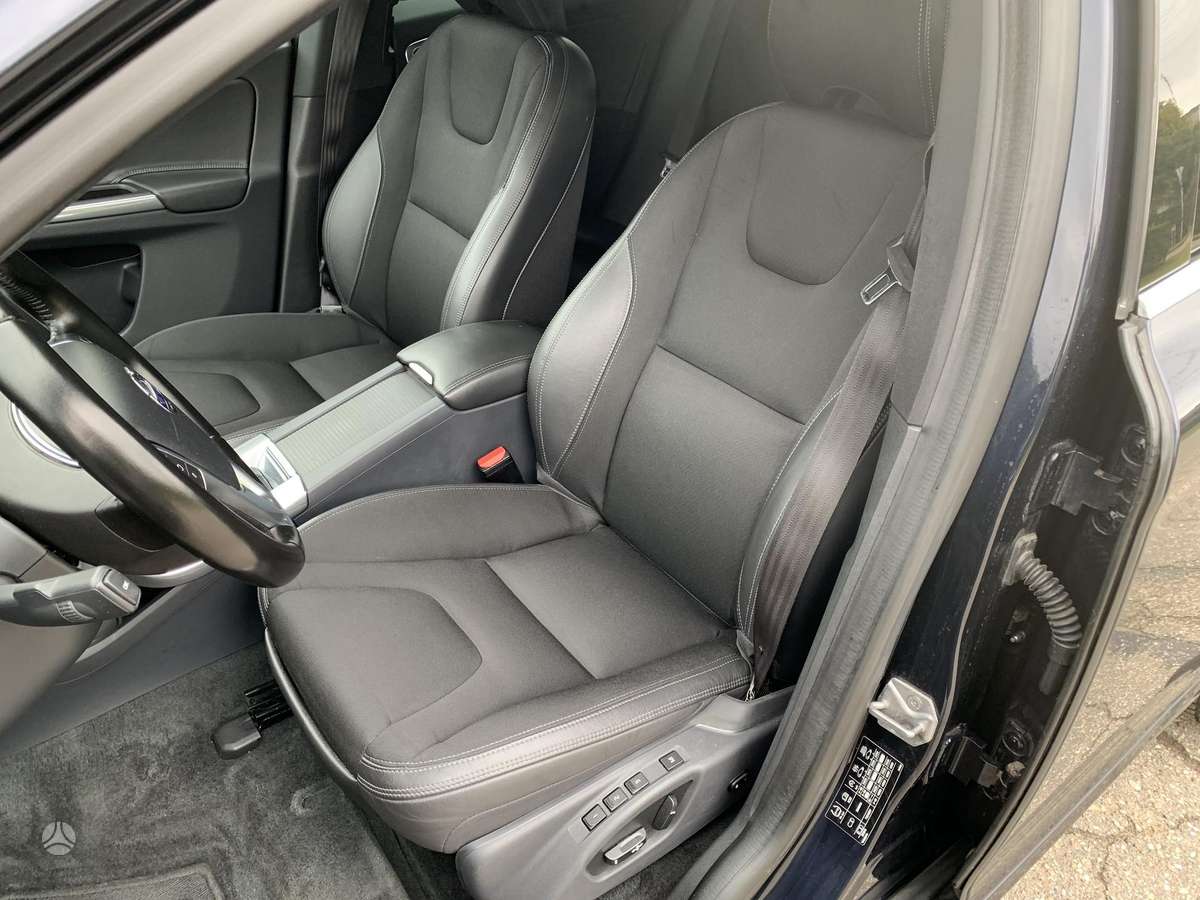 Volvo XC60, 2.0 l., off-road / crossover