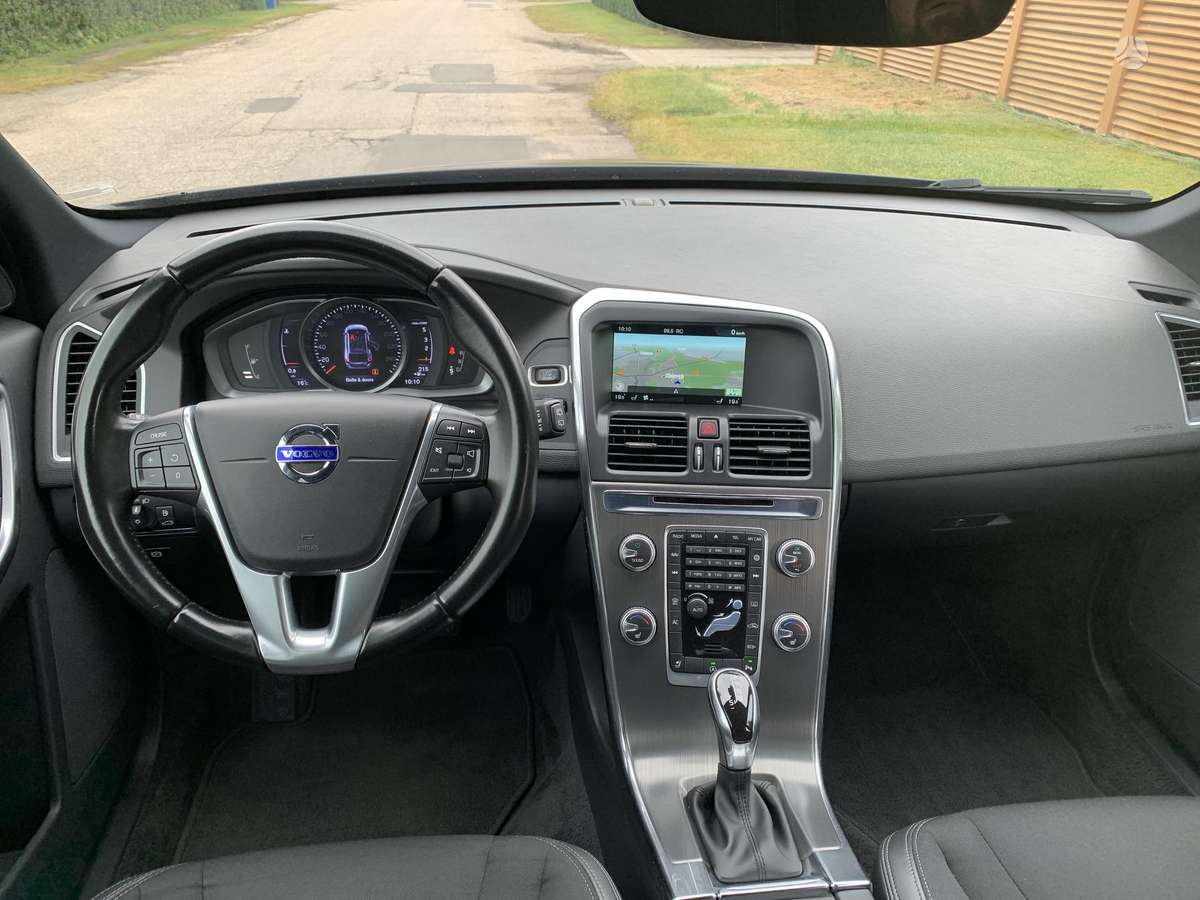 Volvo XC60, 2.0 l., off-road / crossover