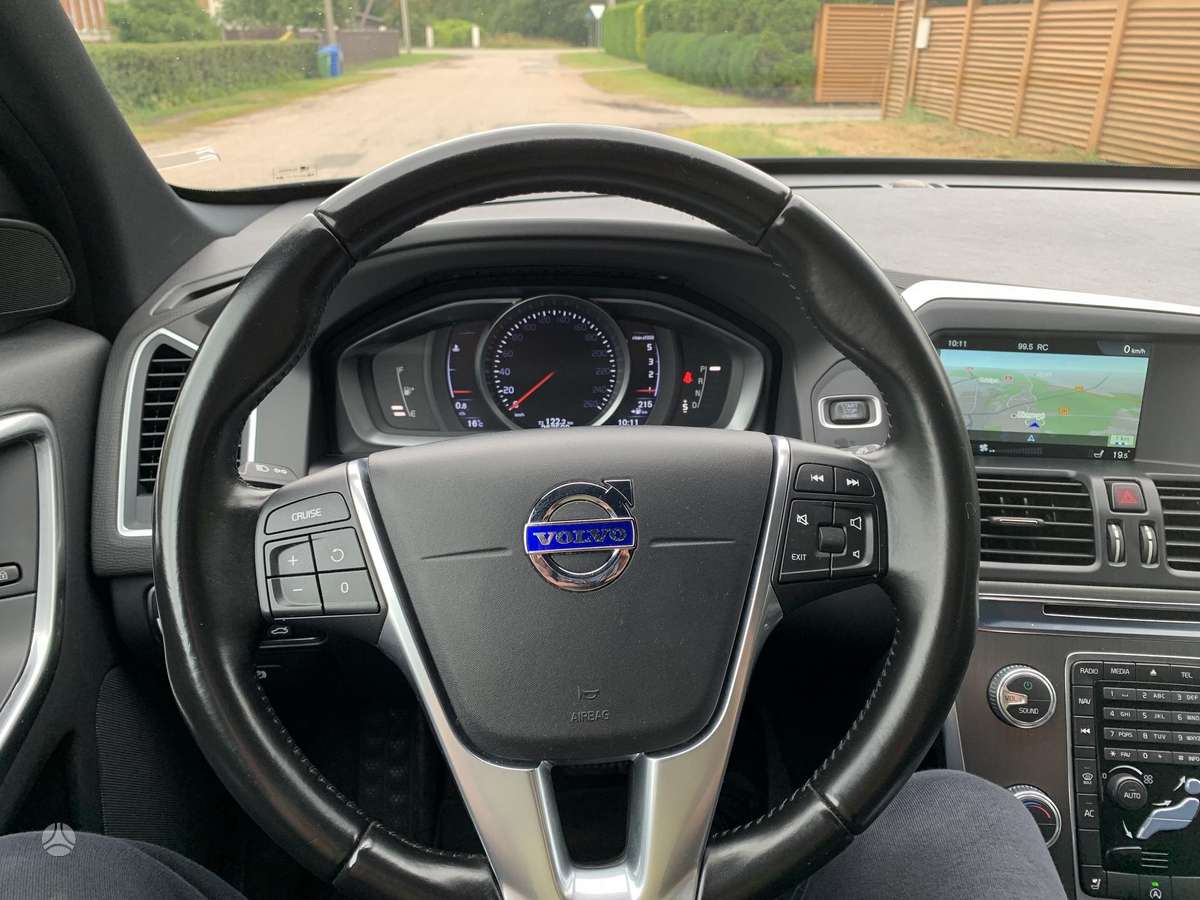 Volvo XC60, 2.0 l., off-road / crossover