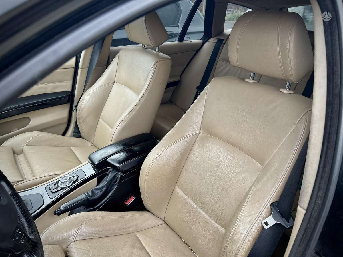 BMW 330, Универсал