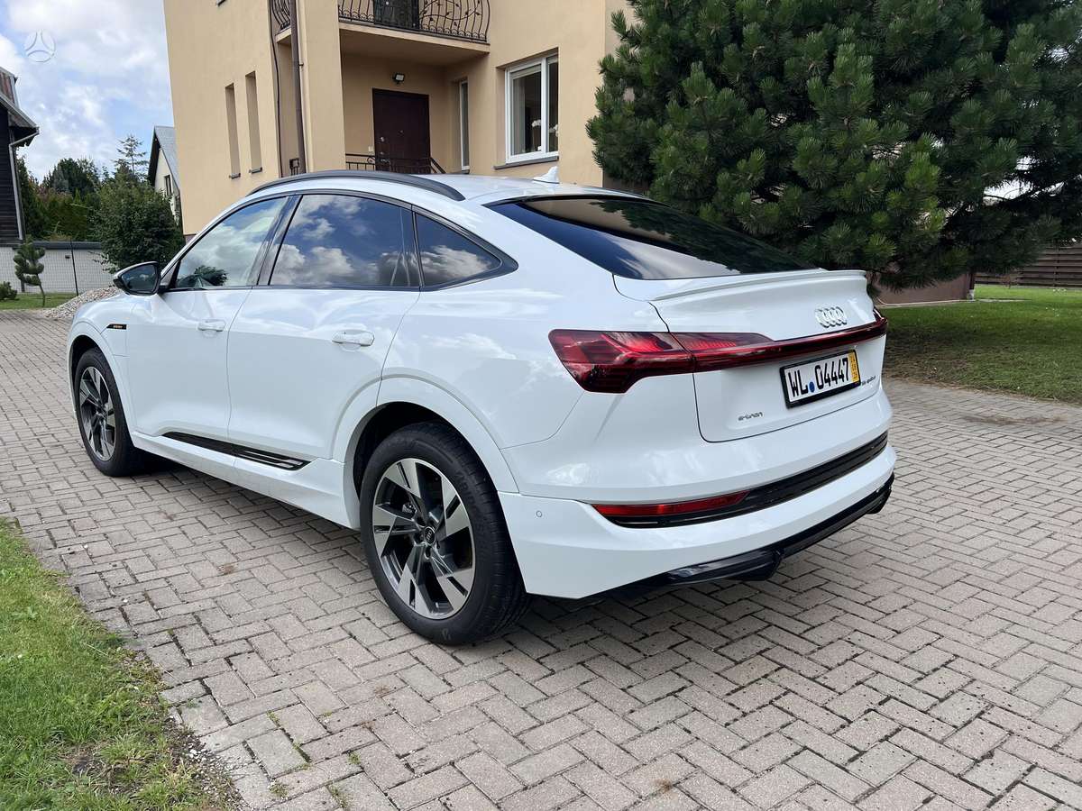 Audi e-tron, 95 kWh, off-road / crossover