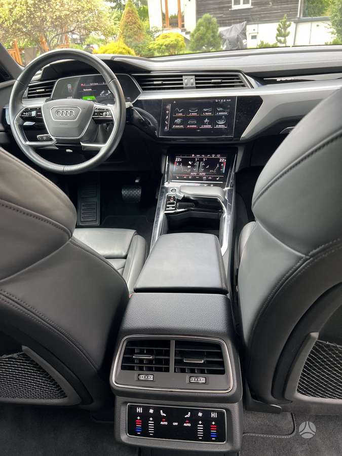 Audi e-tron, 95 kWh, off-road / crossover