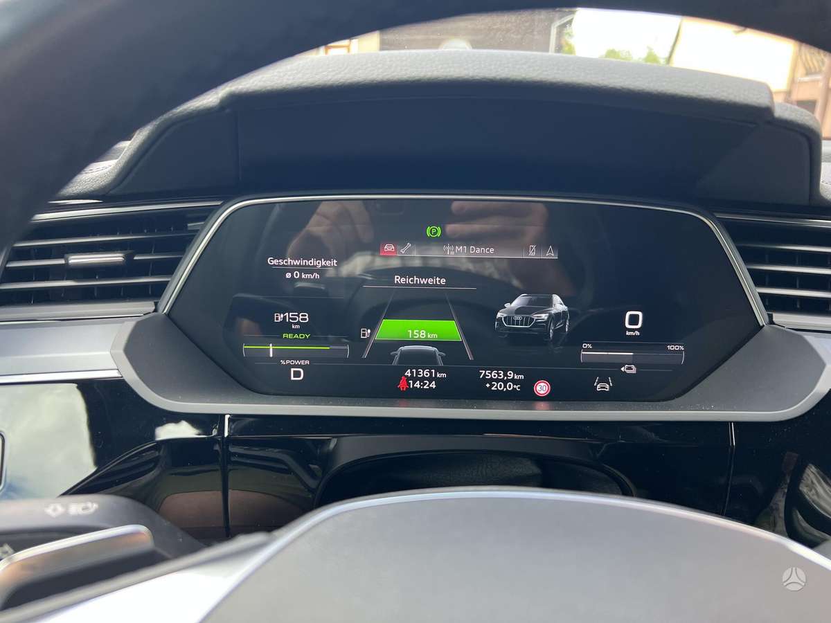 Audi e-tron, 95 kWh, off-road / crossover