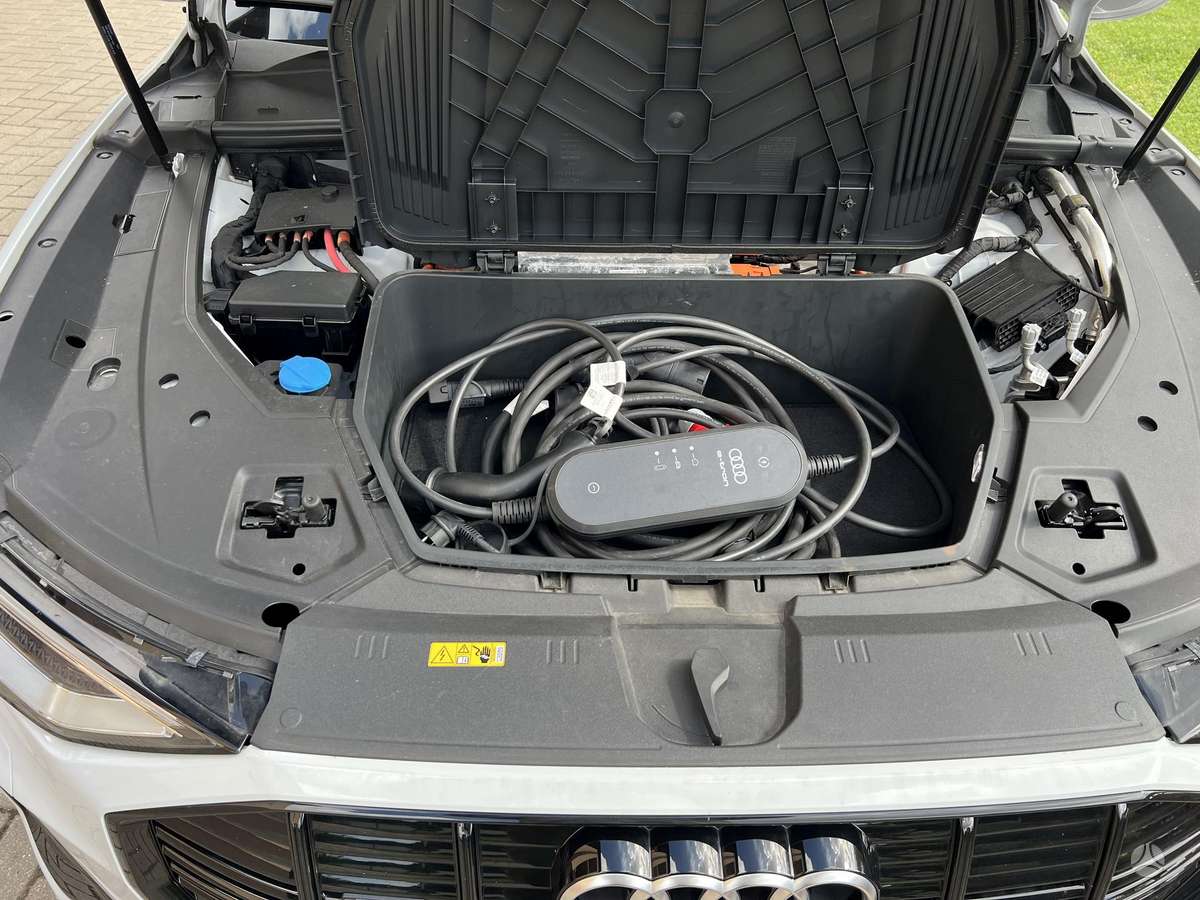 Audi e-tron, 95 кВт·ч, Внедорожник / Кроссовер