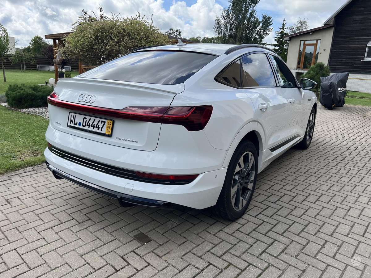 Audi e-tron, 95 kWh, off-road / crossover