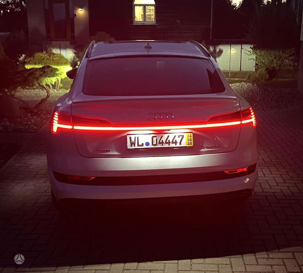Audi e-tron, 95 kWh, off-road / crossover