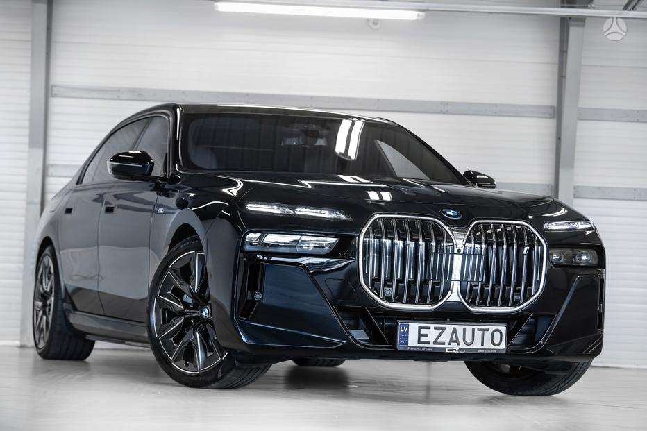 BMW i7, sedanas