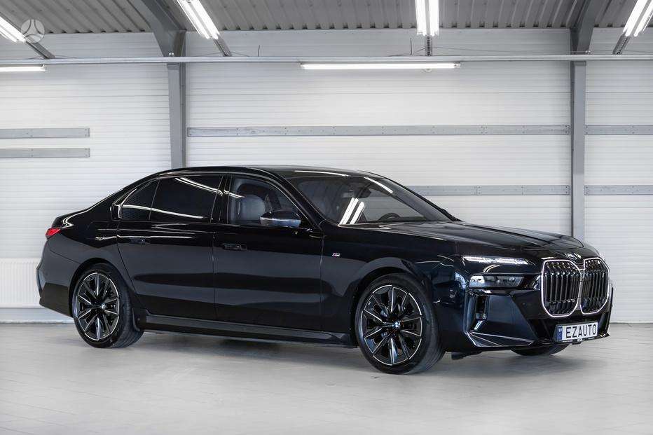 BMW i7, sedanas