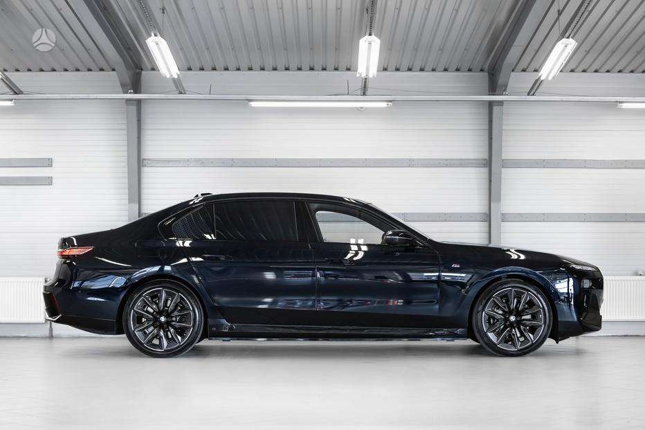 BMW i7, sedanas