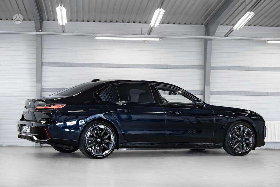 BMW i7, saloon / sedan