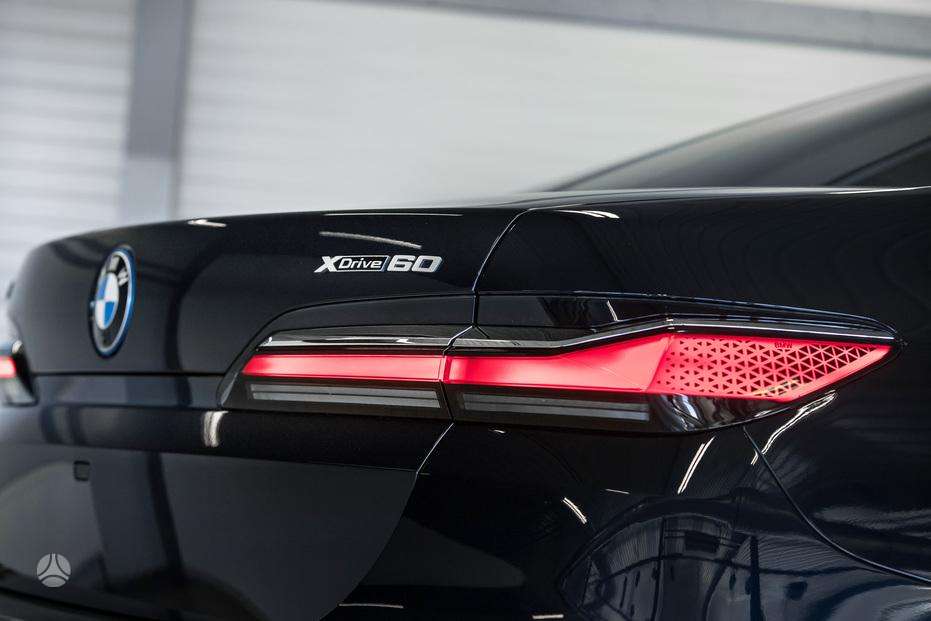 BMW i7, saloon / sedan