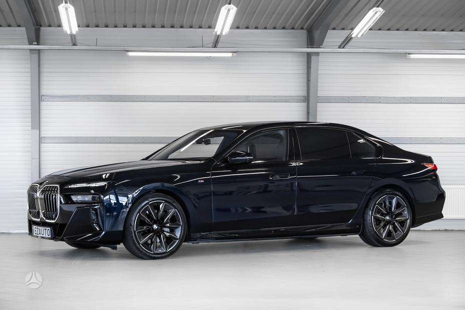 BMW i7, sedanas