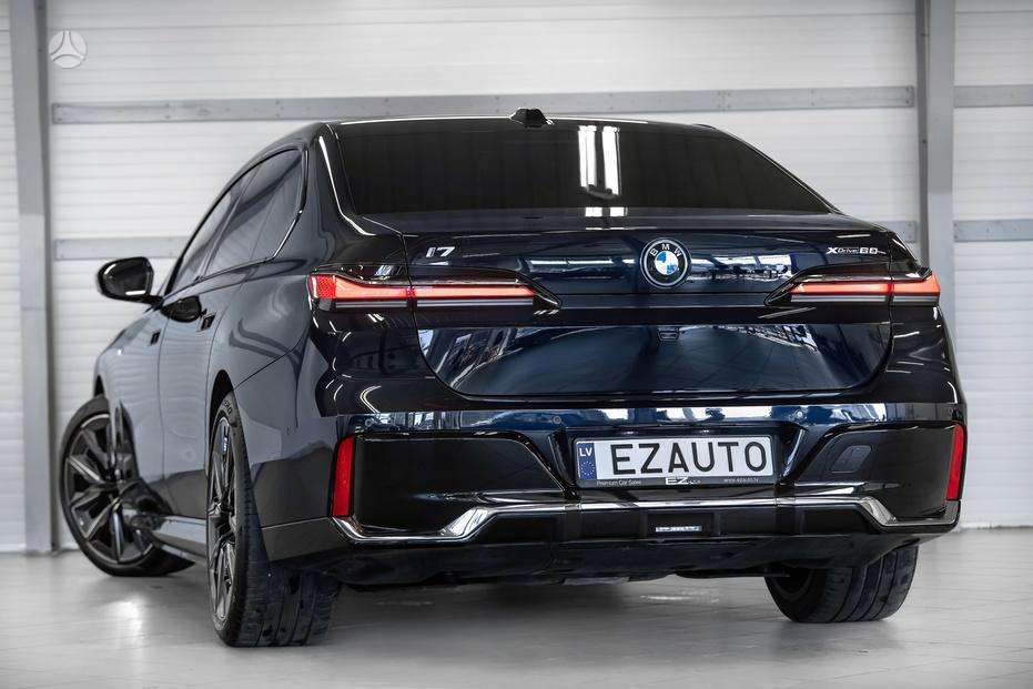 BMW i7, saloon / sedan