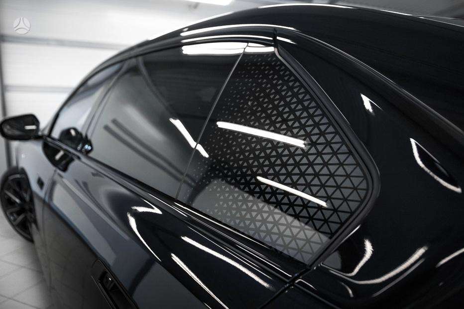 BMW i7, sedanas