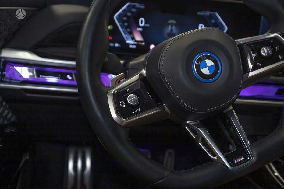 BMW i7, saloon / sedan