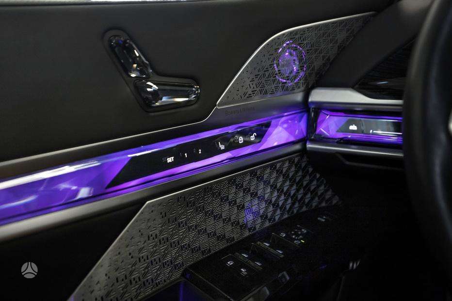 BMW i7, sedanas