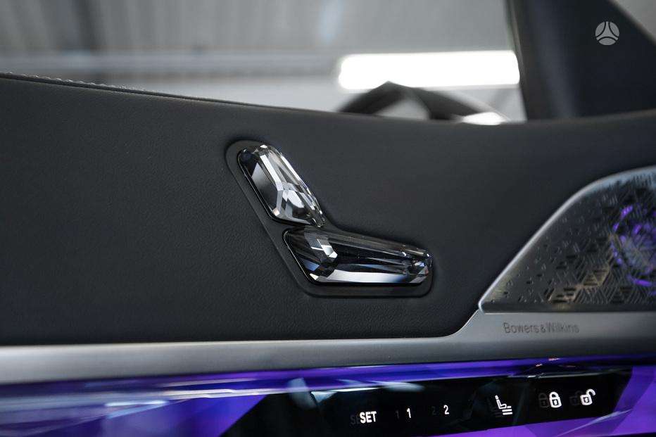 BMW i7, Седан