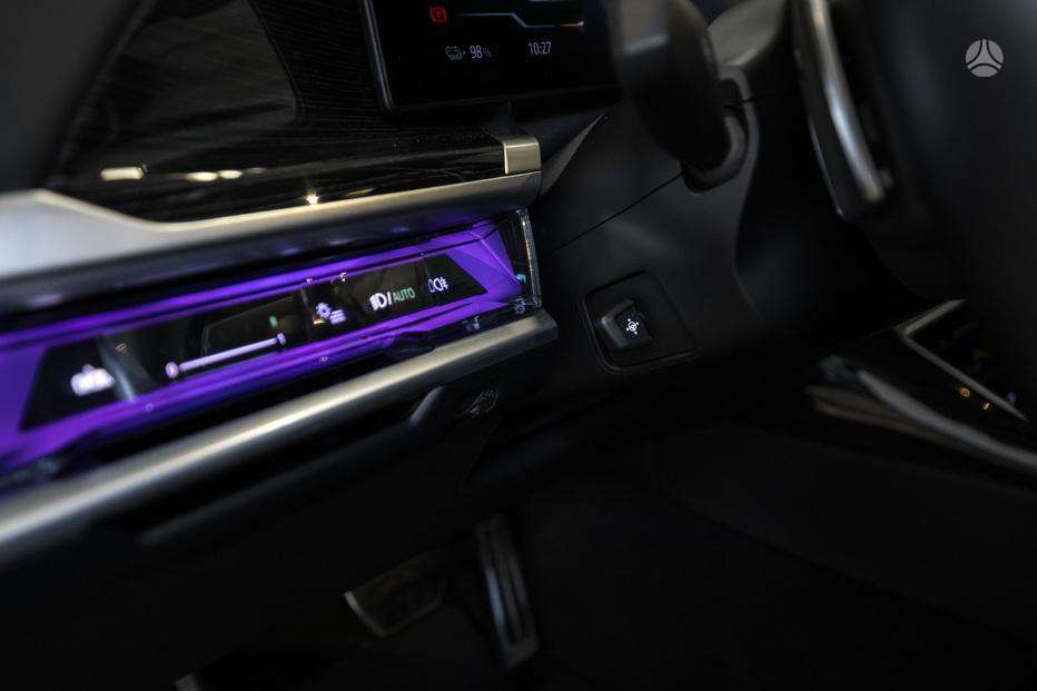 BMW i7, saloon / sedan
