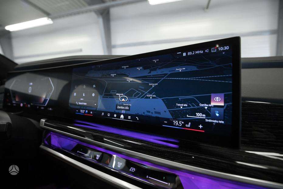 BMW i7, saloon / sedan