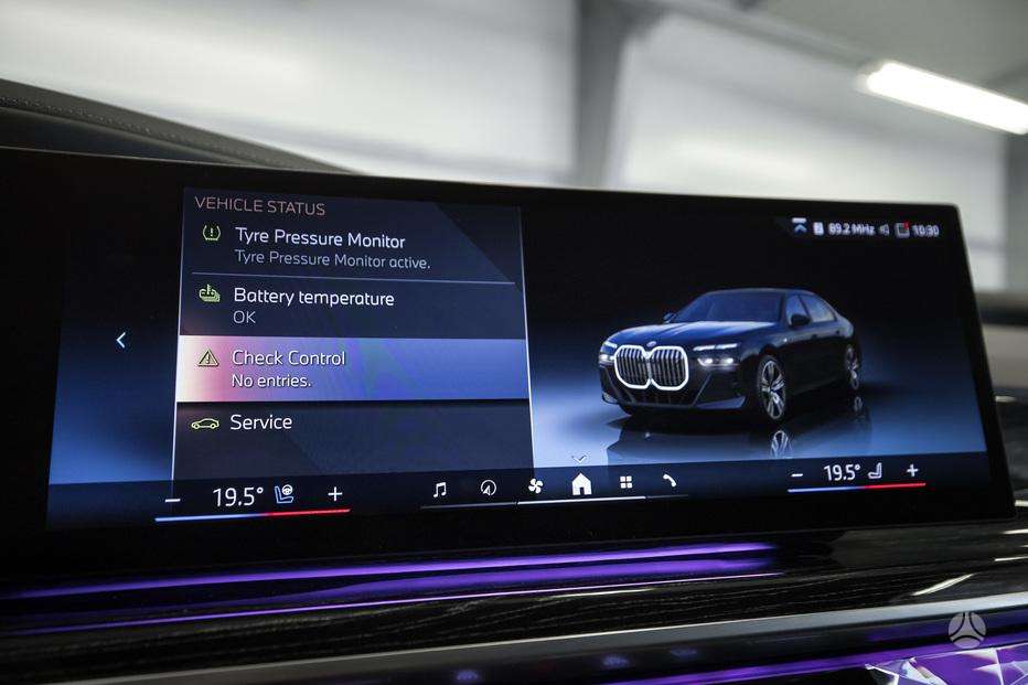 BMW i7, sedanas