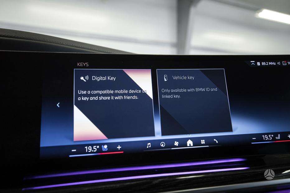 BMW i7, sedanas