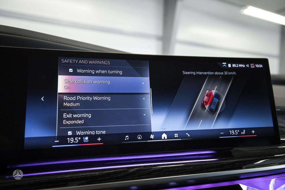 BMW i7, saloon / sedan