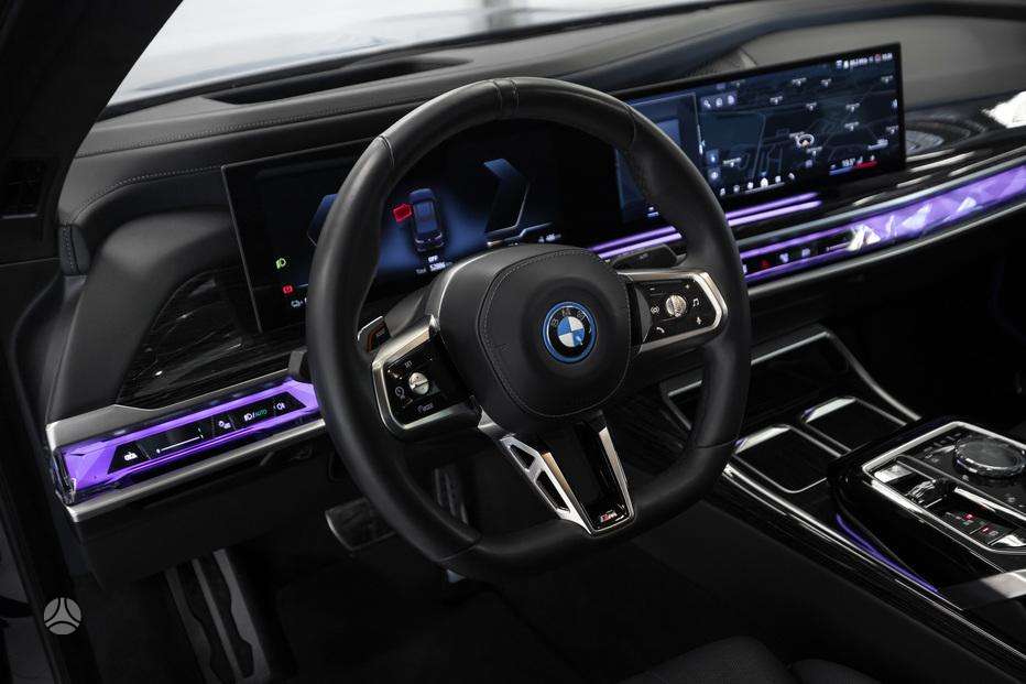 BMW i7, saloon / sedan