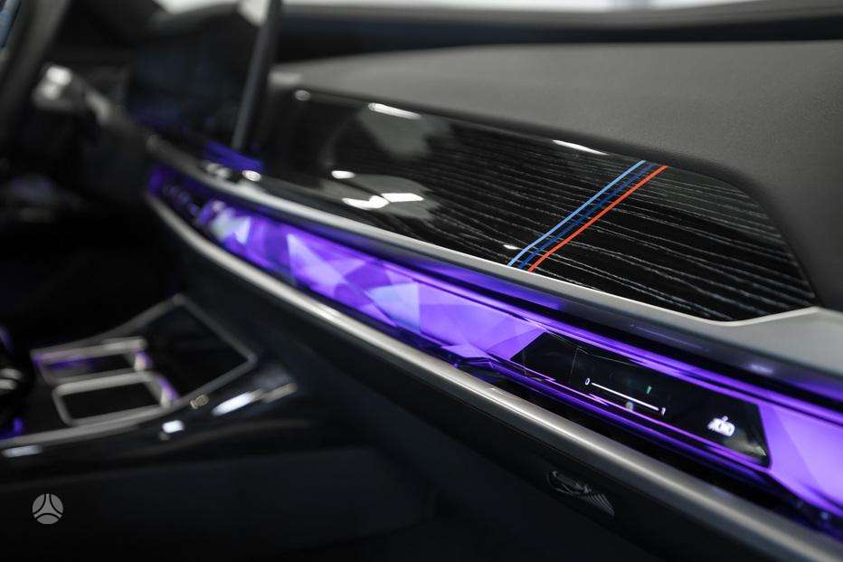 BMW i7, saloon / sedan