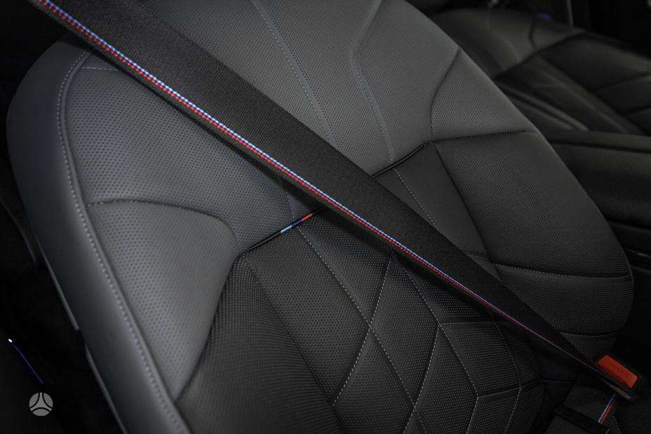 BMW i7, saloon / sedan
