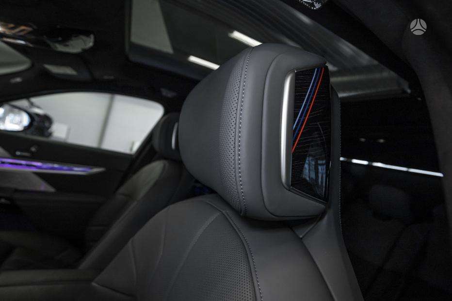 BMW i7, saloon / sedan