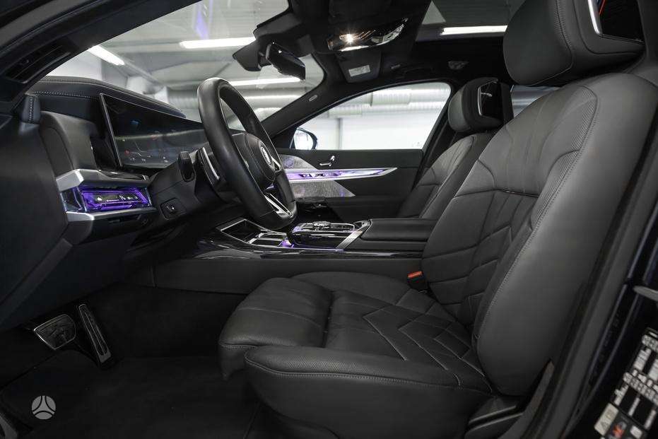 BMW i7, saloon / sedan